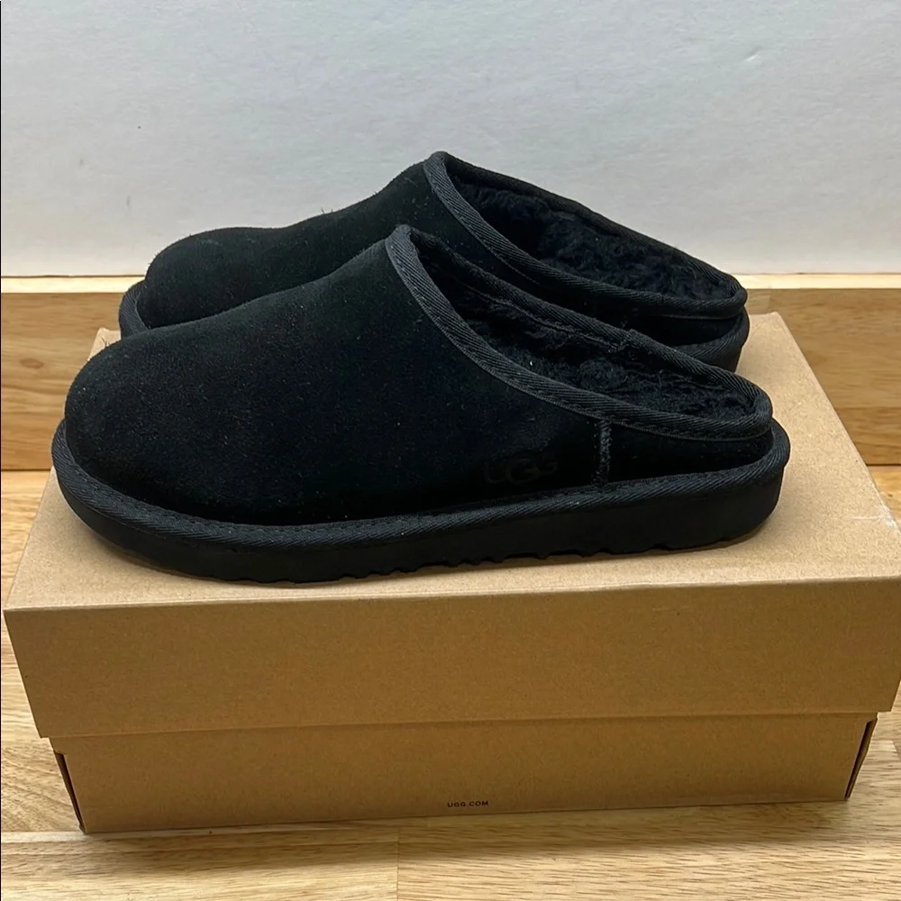 UGG 4 Youth‎ Kids Classic Slip On Black Suede Slippers